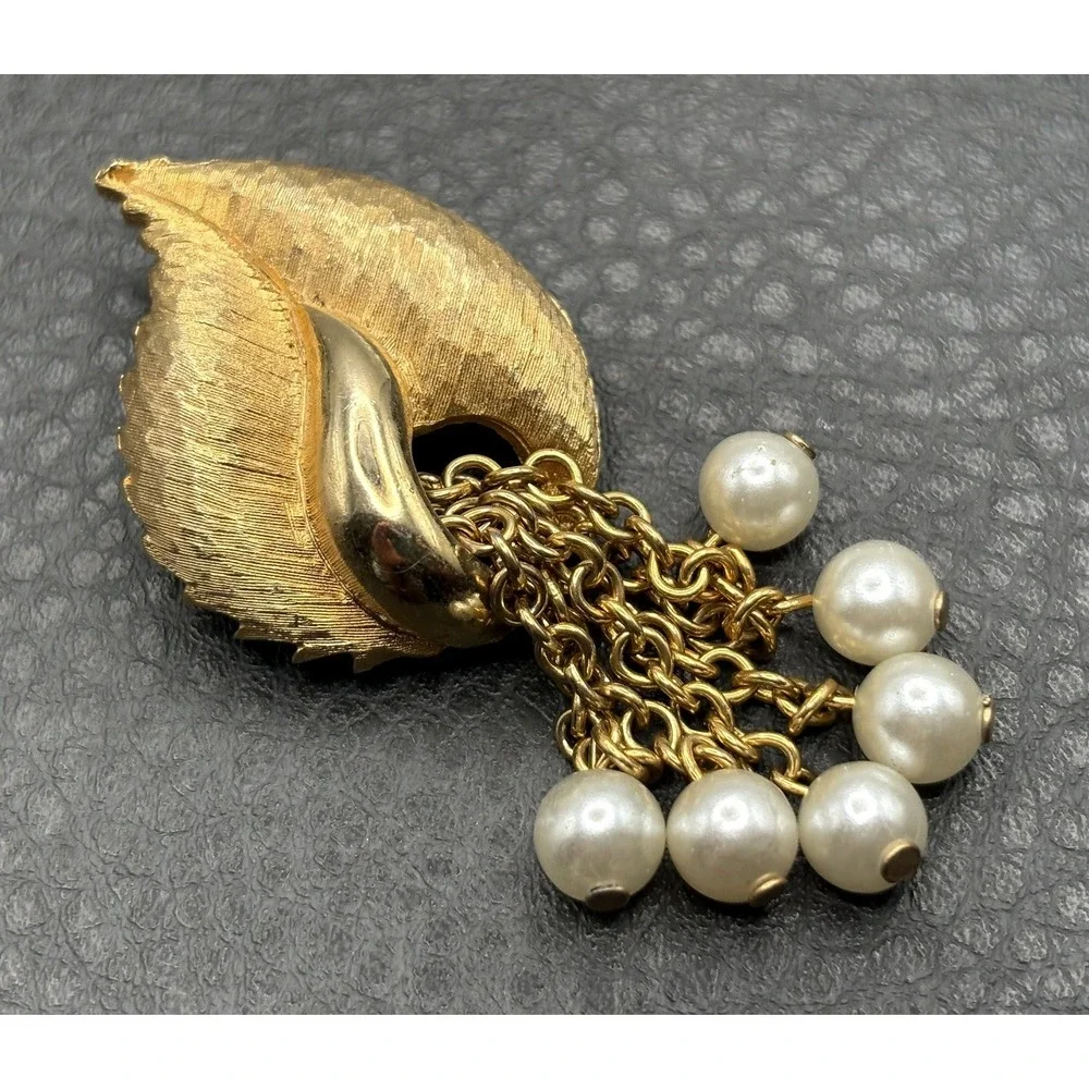 Vintage Waterfall Chain Tassel Brooch Pearl Beads Dangle Pin Gold Tone